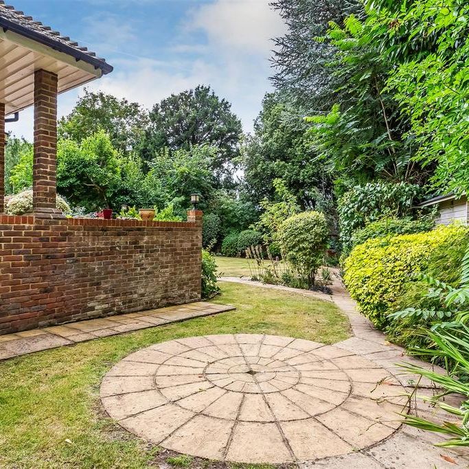 3 bedroom detached bungalow to rent - Photo 1