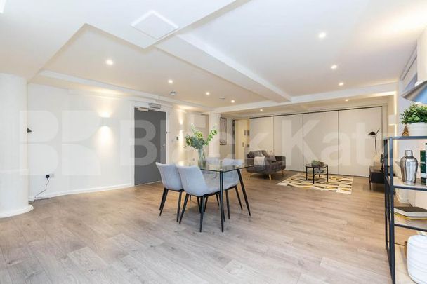 spacious 1 bedroom warehouse conversion with bi folding partition wall - Photo 1