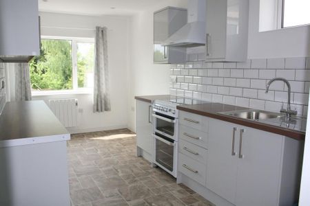 3 bedroom flat to rent - Photo 5