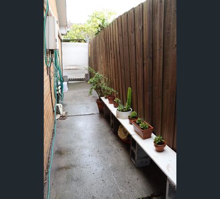 1/5 Govan Court, Footscray, Vic 3011 - Photo 3