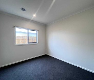 Presented Home Offering Comfort, Space & Modern Living - Photo 2