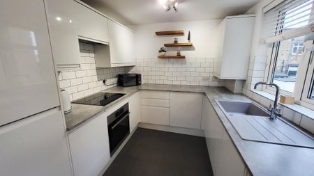 Caledonian Road, London - Photo 5