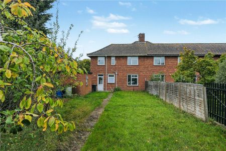 3 bedroom semi-detached house to rent - Photo 3