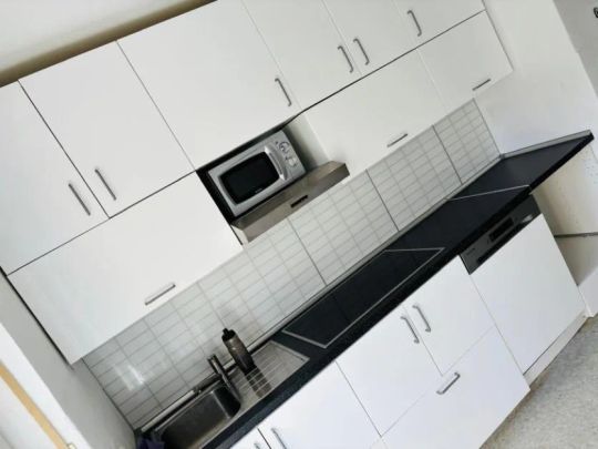 KESTLER IMMOBILIEN IVD - PARKETT/LAMINAT - TAGESLICHTBAD - 4 ZIMMERWOHNUNG - RENNWEG - Foto 1