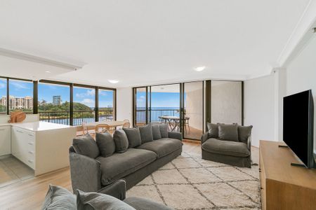 HABOURSIDE WATERFRONT APARTMENT - FURNISHED - Photo 3