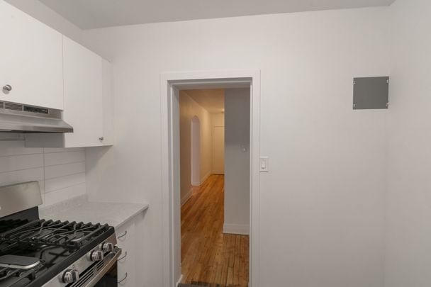 4585 Av. Dupuis - Photo 1