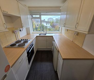 2 bedroom flat to rent - Photo 2