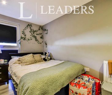 6 bedroom house to rent - Photo 2