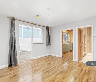 4 bedroom semi-detached house to rent - Photo 1