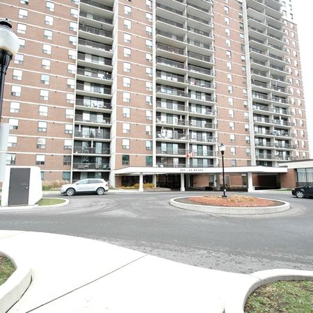 2 bedroom unit close to Cite Collegiale and Ogilvie/Bathgate - Photo 3