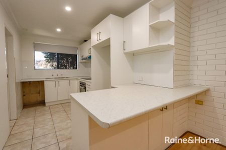2 Bedroom Unit Close to the RSL Club & IGA - Available 23.12.2025 - Photo 4