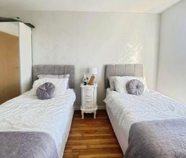 2 bedroom Flat To Let - Photo 4