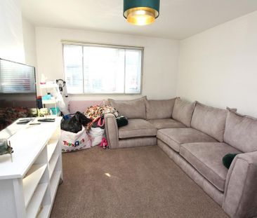 2 bedroom ground floor flat to rent - Photo 2