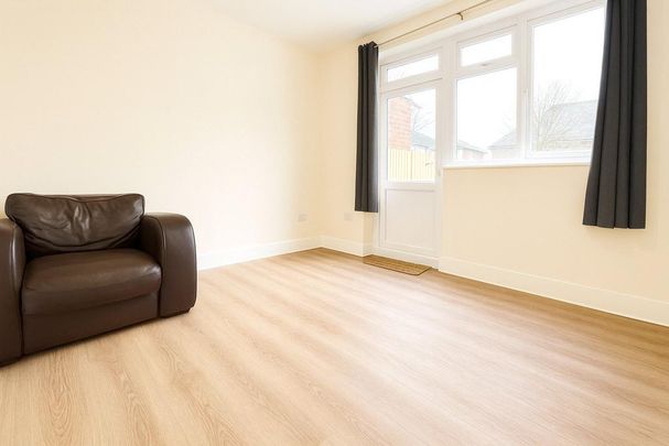 4 bedroom semi-detached house to rent - Photo 1