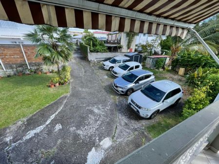 F2 meublé avec terrasse à Schoelcher - Photo 4