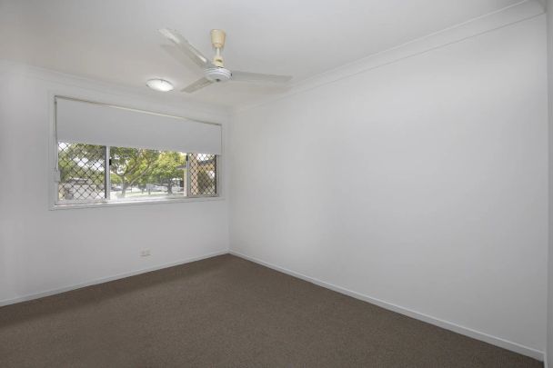 Spacious family home + separate studio, minutes to the beach! - Photo 1