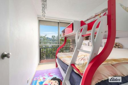 INNER CITY CONVENIENCE TUCKED AWAY IN A QUIET CUL-DE-SAC - Photo 2