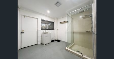 2 Bedroom Half House (downstairs), water & electricity included in rent!! - Photo 3