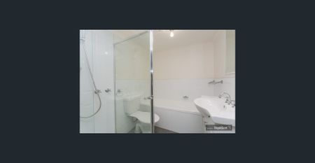 Townhouse with Exceptional Proportions - Photo 2