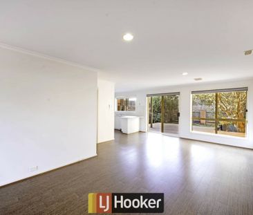 Beautiful Two Storey Townhouse - Photo 4