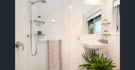 Tranquil tropical home with resort swimming pool - Photo 5