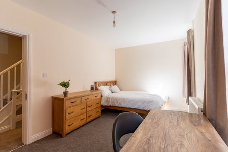 6 Bed Semi-Detached House, Morris Road, SO15 - Photo 5