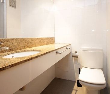 Carrer de González Tablas, Barcelona, Catalonia 08034 - Photo 6