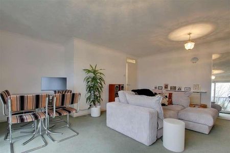 Cardinal Court, Grand Avenue, Worthing, BN11 - Photo 2