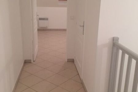 Location Appartement 3 pièces - Photo 2