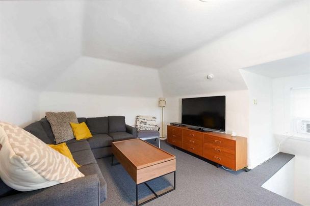 For Lease - 17 Fairholt Road Unit# Upper, Hamilton, Ontario - Photo 1