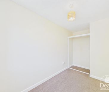Octavia Place, Lydney - Photo 5