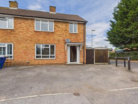 3 bedroom end of terrace house to rent - Photo 4