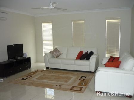 Very Spacious Family Home in Ooralea - Photo 5