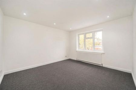 6 bedroom semi-detached house to rent - Photo 3