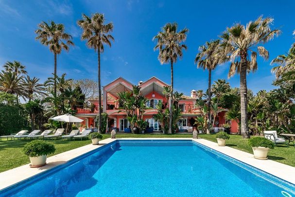 Luxury Villa for rent in San Pedro de Alcántara, Andalusia - Photo 1