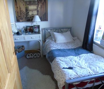 5 bedroom semi-detached house to rent - Photo 2