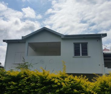 Location Appartement 4 pièces 70m² ST BENOIT 97470 - Photo 3