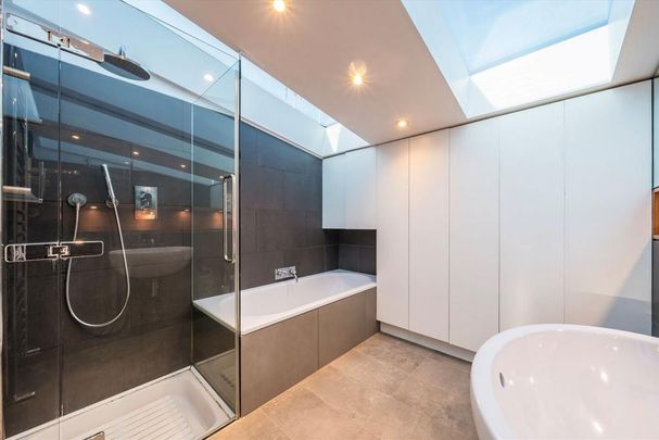 5 bedroom end of terrace house to rent - Photo 1