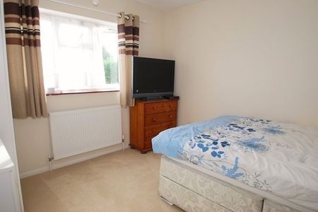 Sandycroft Road, Little Chalfont, Buckinghamshire,HP6 - Photo 3