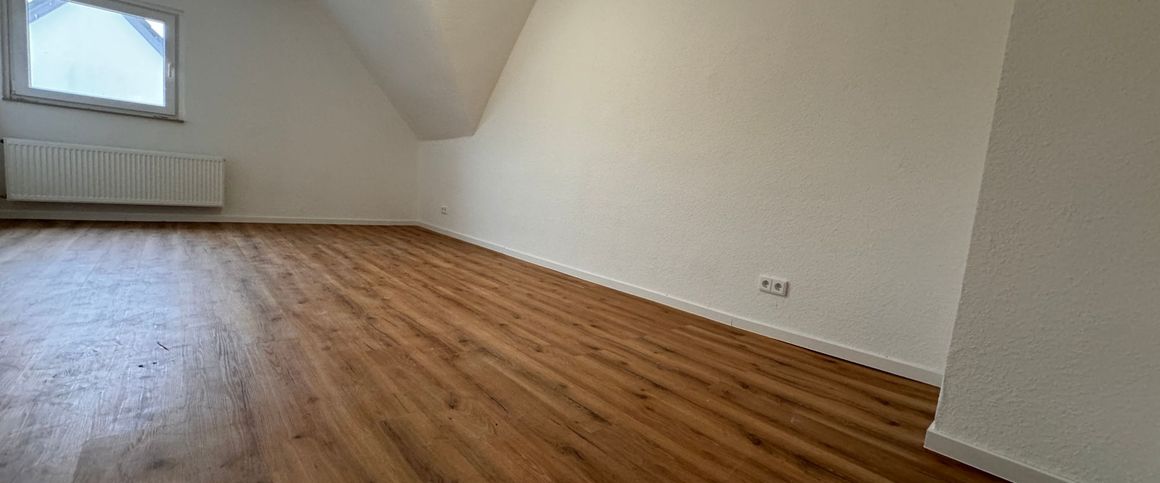 *** Charmante DG-Wohnung in grüner Lage! *** - Photo 1