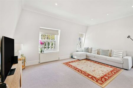A very good three bedroom flat on the 2nd and 3rd floor - Photo 2