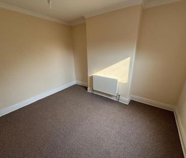 3 bedroom end of terrace house to rent - Photo 4