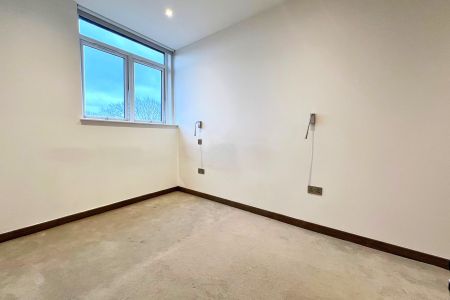 Pyrford Road, West Byfleet, Surrey, KT14 - Photo 5