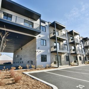 Grand 4 1/2 Neuf Avec Bureau - Photo 2