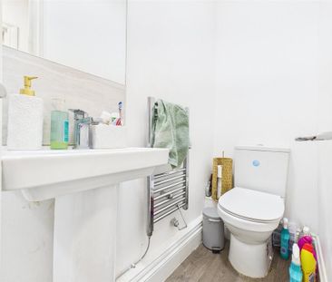 4 bedroom apartment to rent - Photo 2