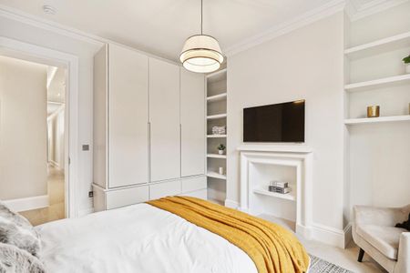 5 bedroom flat in Chelsea - Photo 4