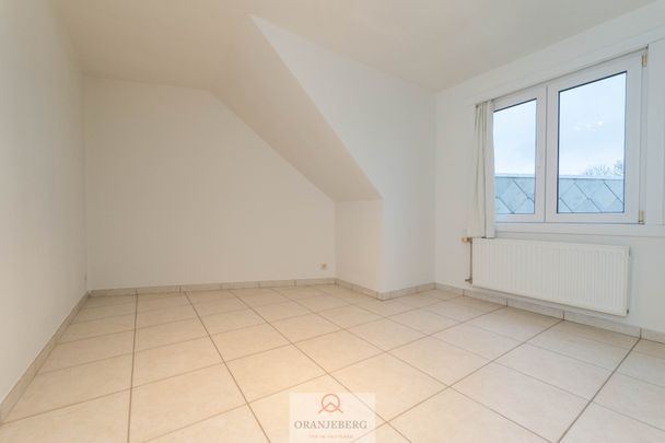 Lichtrijke bel-étage woning met garage en tuin te Lievegem - Waarschoot - Photo 1