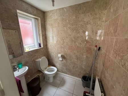 3 Bed Semi-Detached House, Cinema Drive, L15 - Photo 4