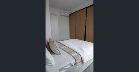 Fully Furnished One-Bedroom Apartment with Secure Parking in St Kilda - Photo 5