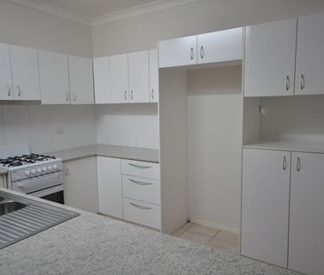 Modern 3-Bedroom Home with Pool in South Hedland - Photo 1
